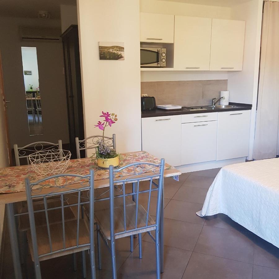 Apartmani Afrodita Sutivan Esterno foto